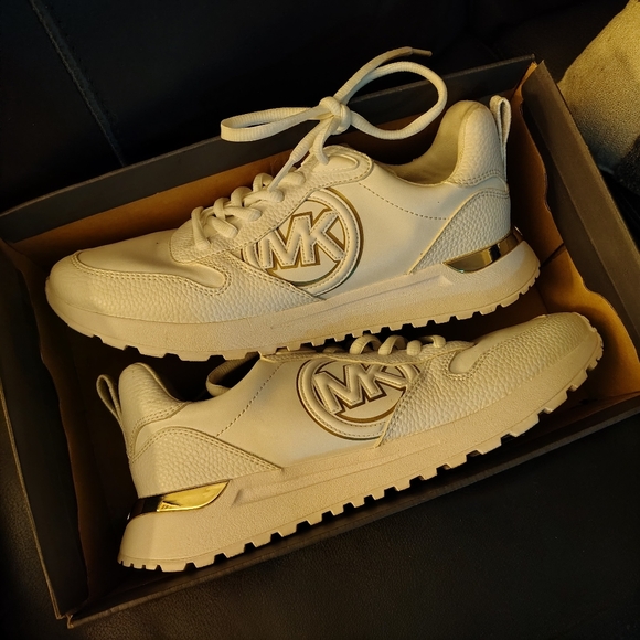 Michael Kors Dev Logo Embossed Trainer - Picture 6 of 8